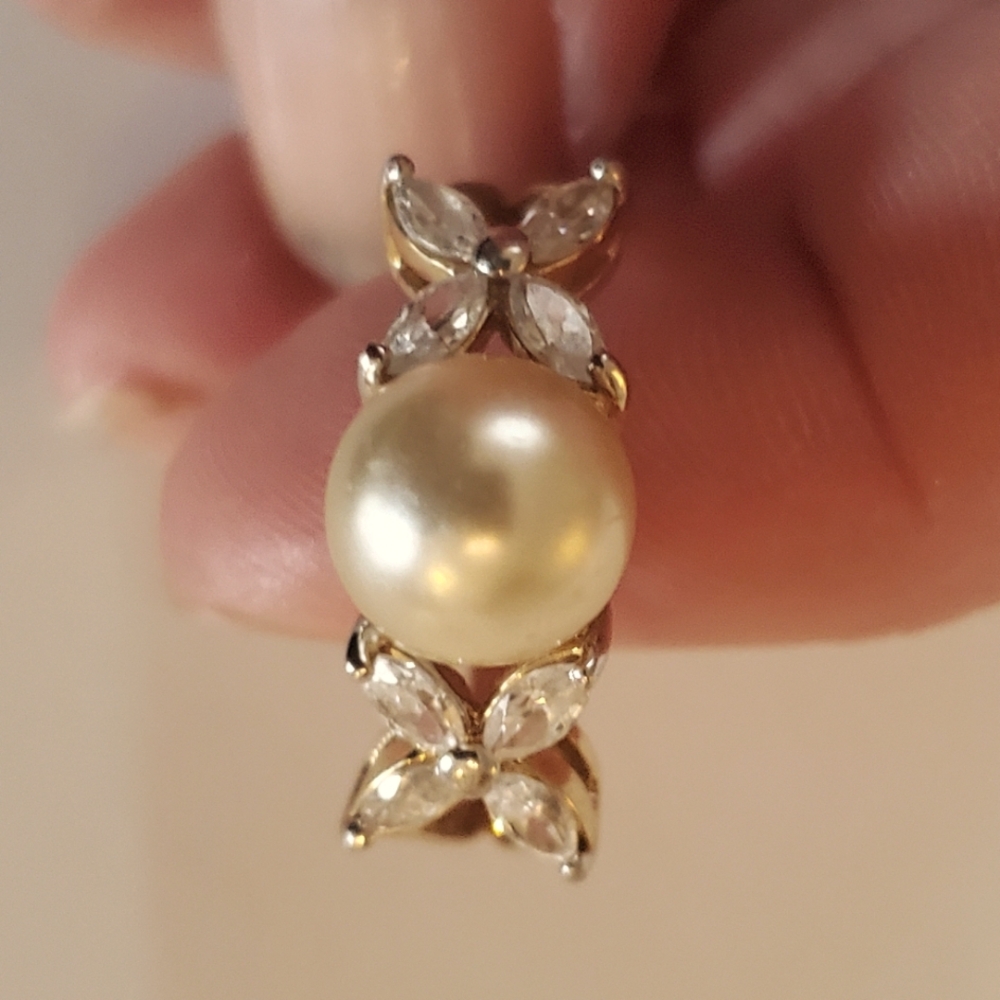 Elegant Gold Pearl and Crystal Earrings- Vintage Size 6